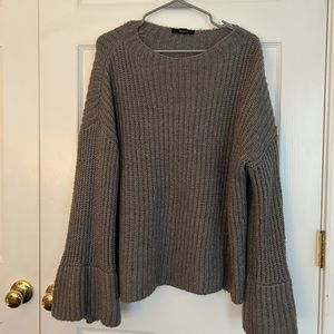 💗3/$20 Forever 21 Bell Sleeve Sweater